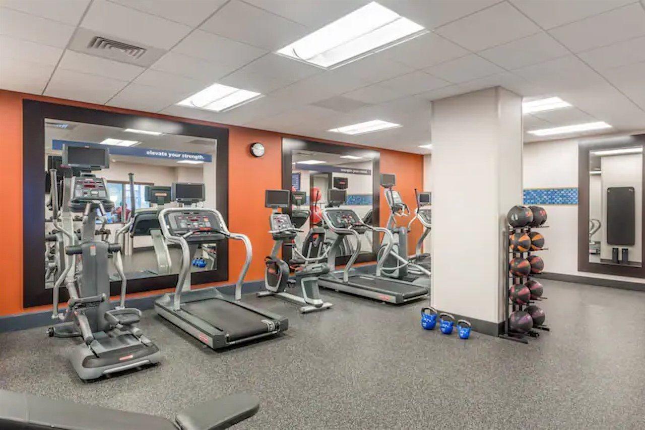Hampton Inn & Suites Madison Downtown Εξωτερικό φωτογραφία