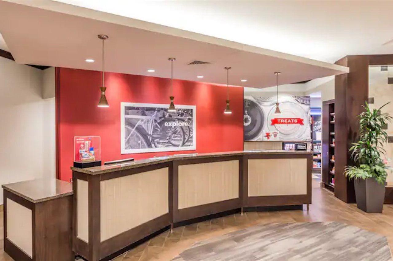 Hampton Inn & Suites Madison Downtown Εξωτερικό φωτογραφία