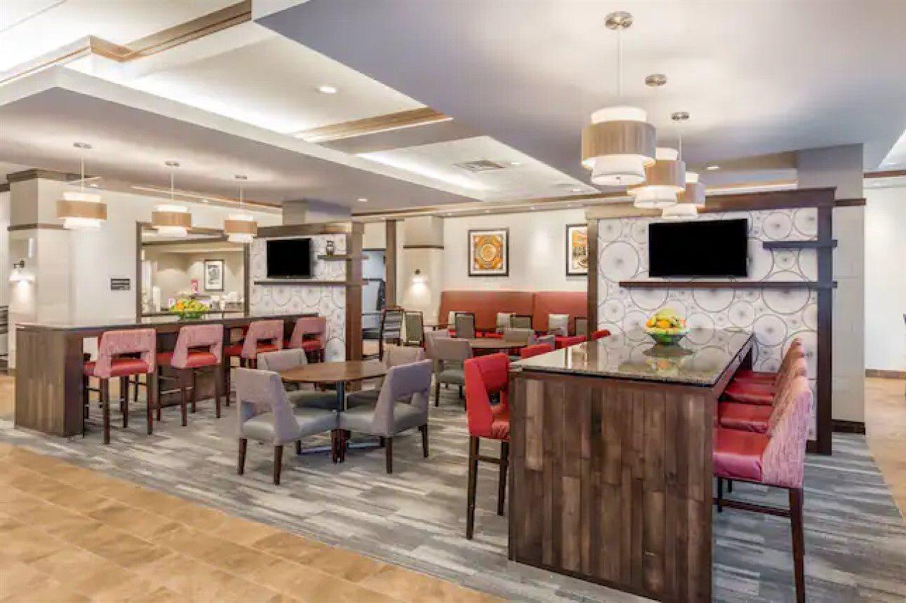 Hampton Inn & Suites Madison Downtown Εξωτερικό φωτογραφία