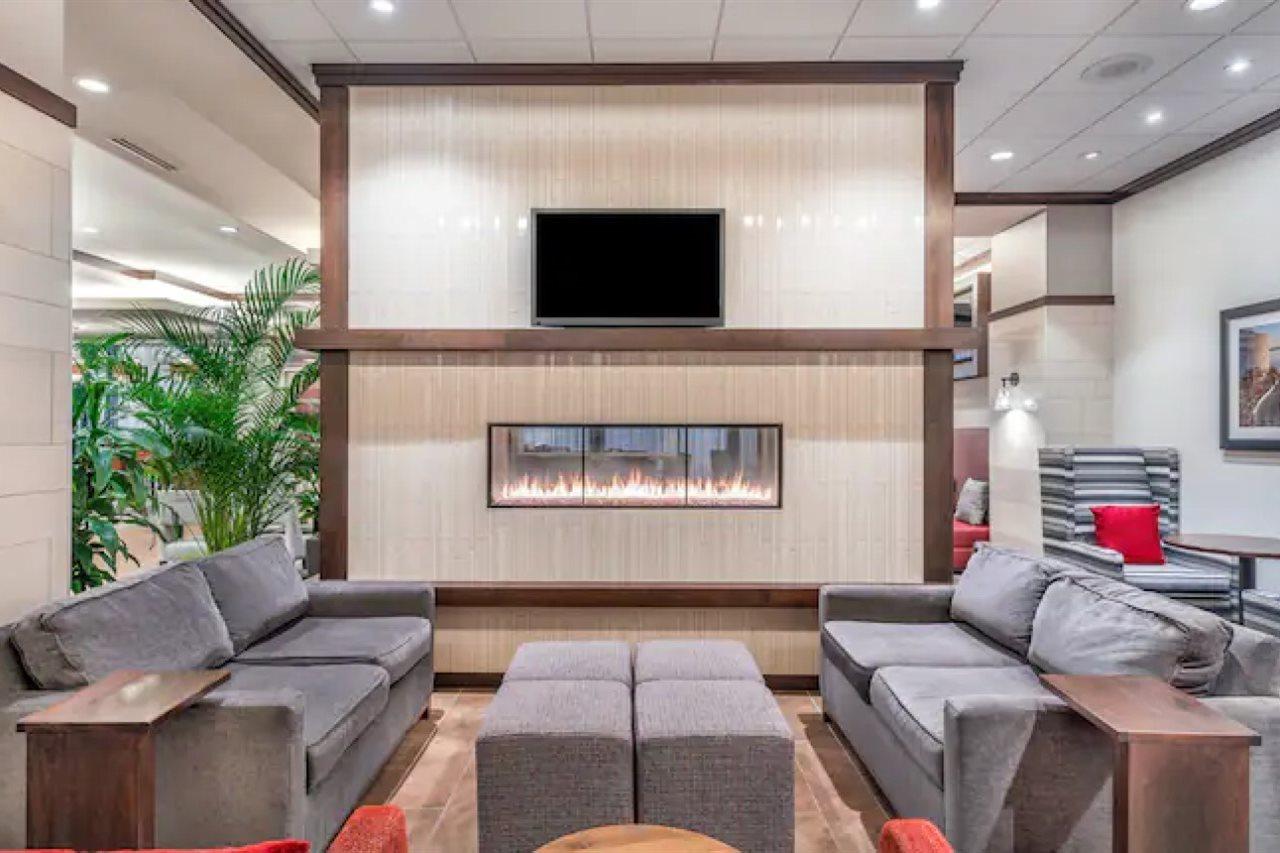 Hampton Inn & Suites Madison Downtown Εξωτερικό φωτογραφία
