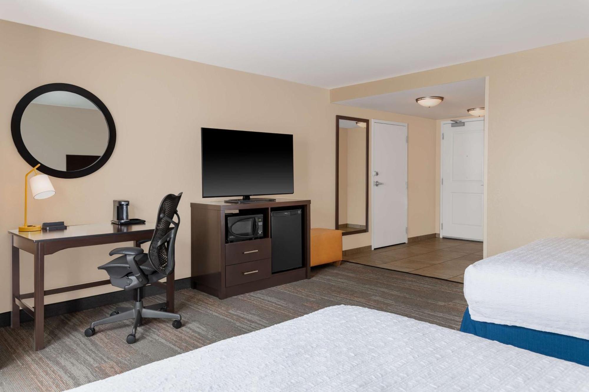 Hampton Inn & Suites Madison Downtown Εξωτερικό φωτογραφία