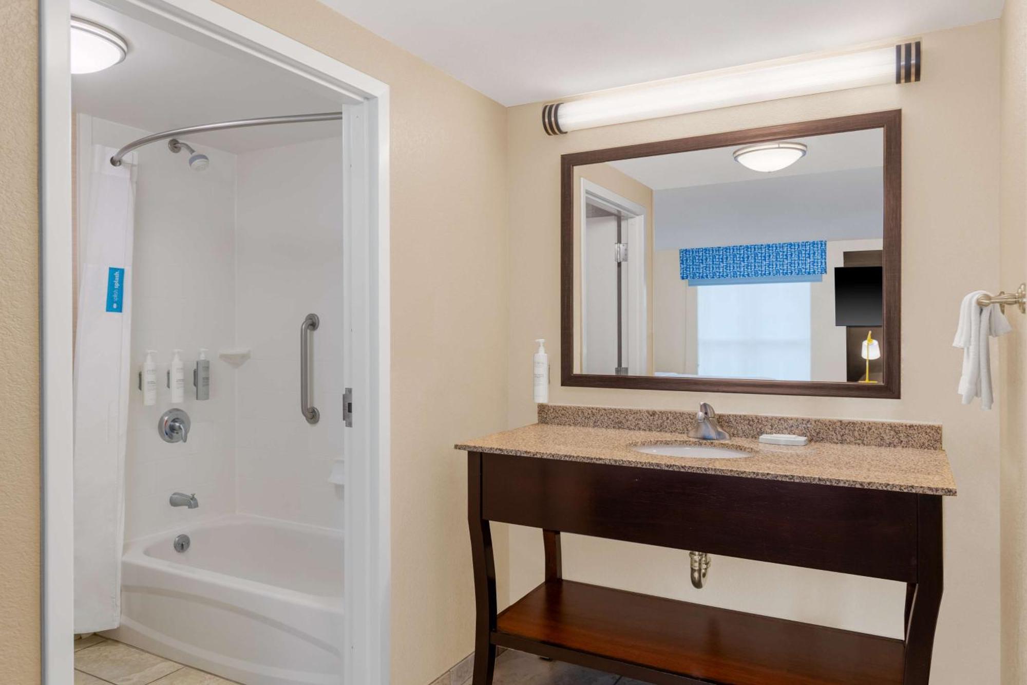 Hampton Inn & Suites Madison Downtown Εξωτερικό φωτογραφία