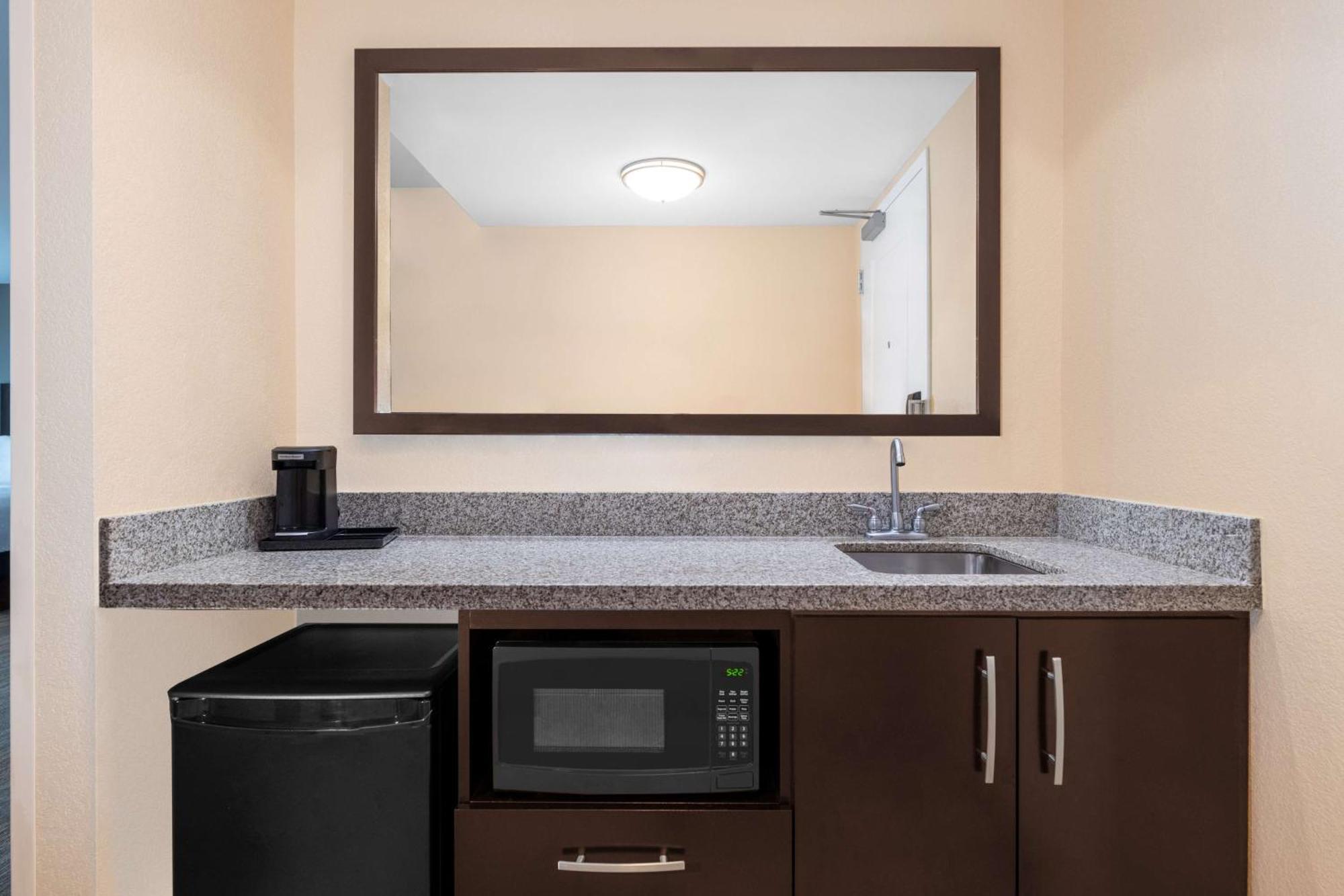 Hampton Inn & Suites Madison Downtown Εξωτερικό φωτογραφία