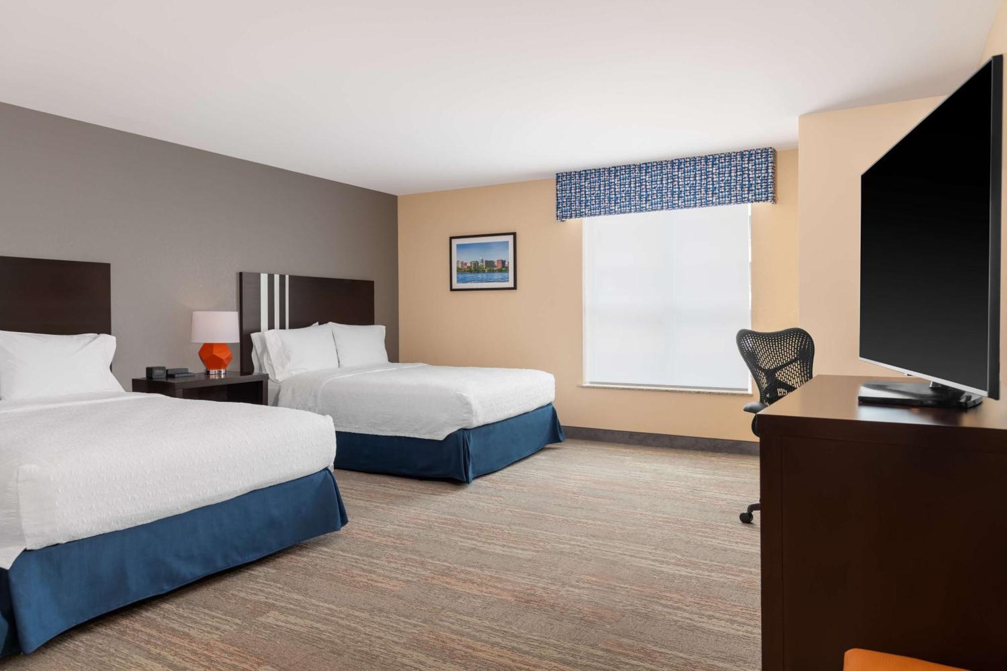 Hampton Inn & Suites Madison Downtown Εξωτερικό φωτογραφία