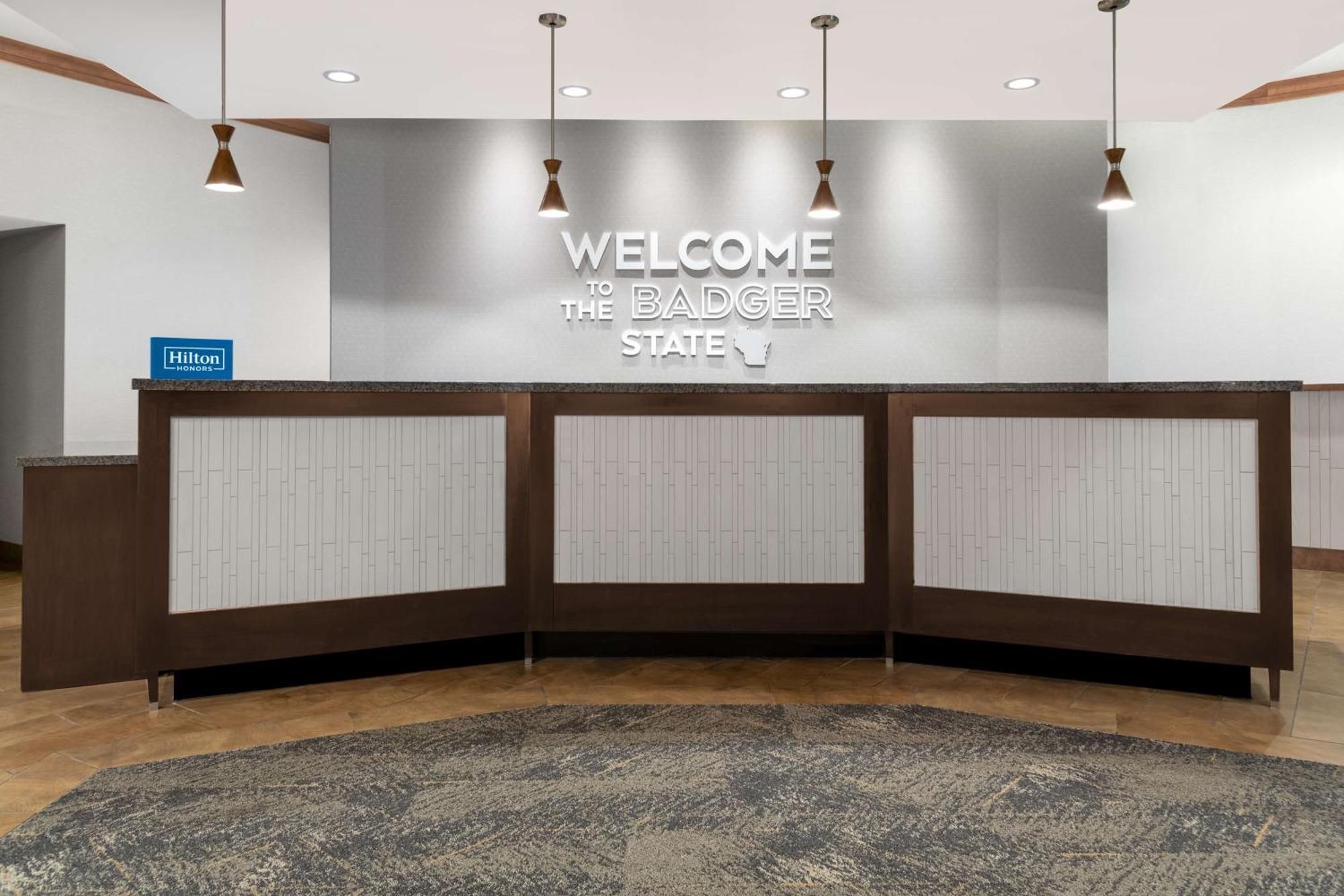 Hampton Inn & Suites Madison Downtown Εξωτερικό φωτογραφία